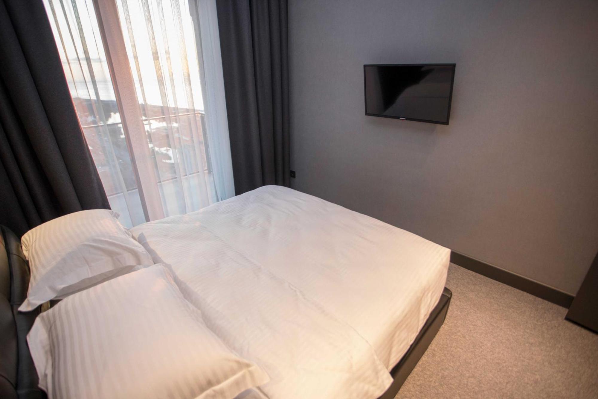 Gumbati Apart Hotel Batumi Bagian luar foto